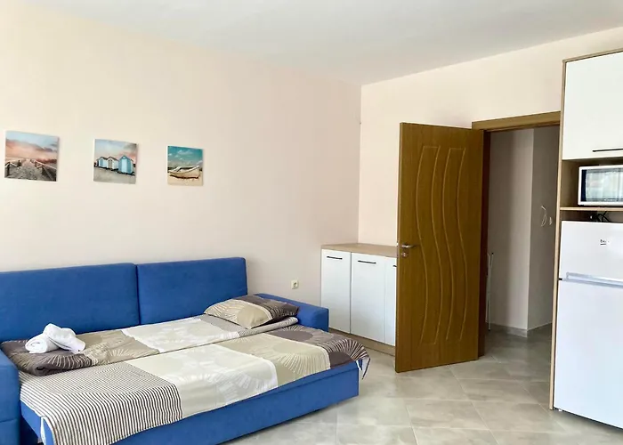 In Apolon Sozopol