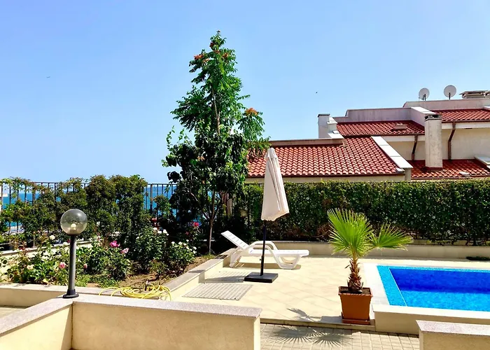 In Apolon Sozopol