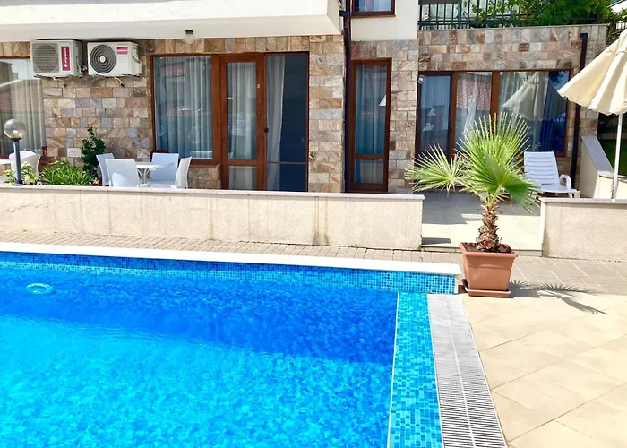 In Apolon Sozopol