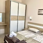 Apartment In Apolon *