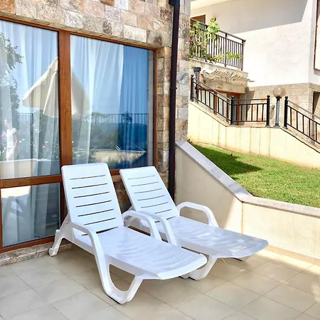 Apartment In Apolon