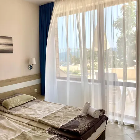 Apartment In Apolon *