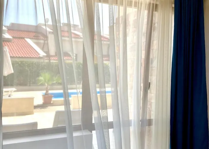 In Apolon 索佐波尔